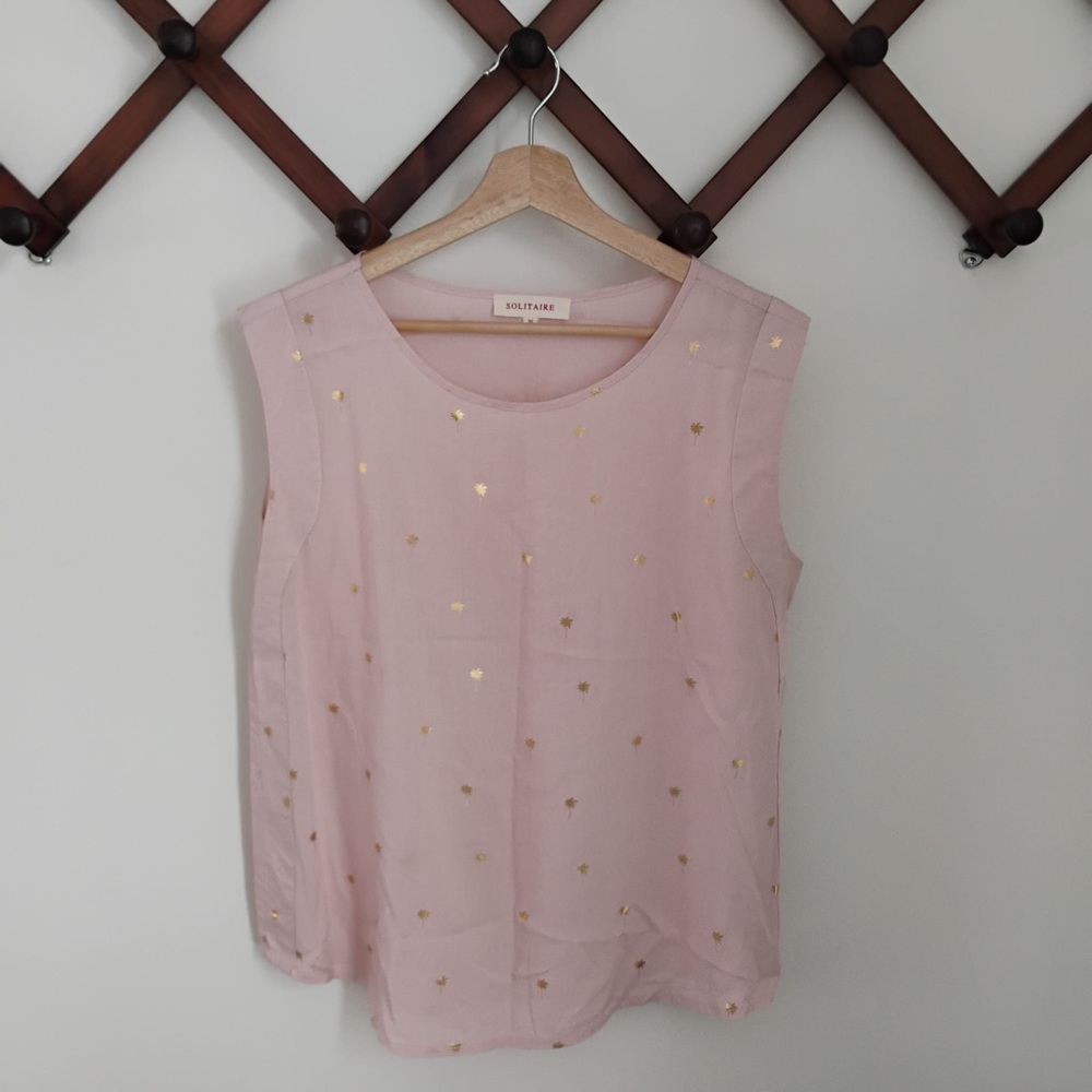 Solitaire Blush Top Womens size Medium with Gold Details sleeveless top